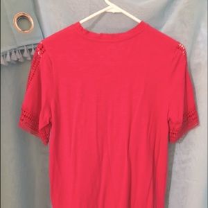 Sgr woman’s pink t-shirt with crochet accents